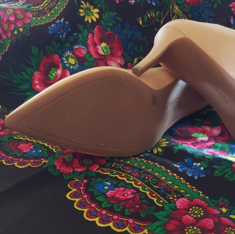 Gianni Bini Heels - Picture 5 of 6